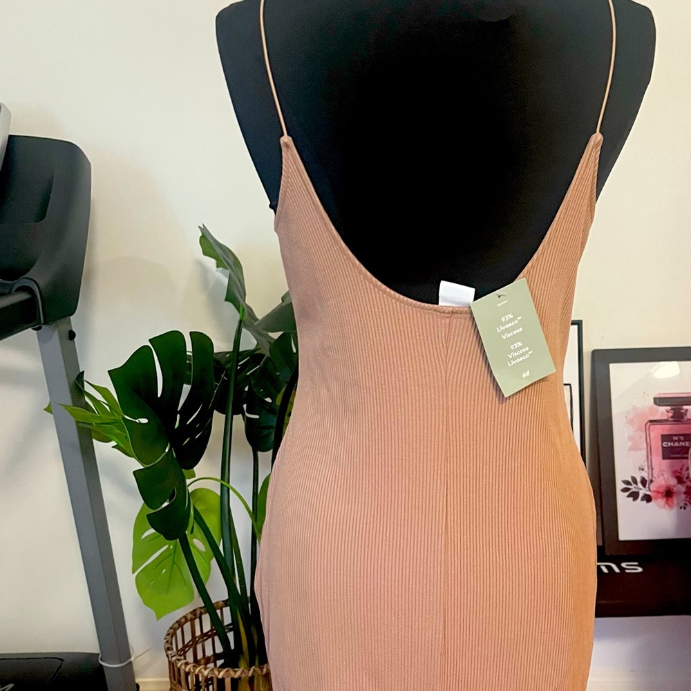 Knee length dress! Size Large